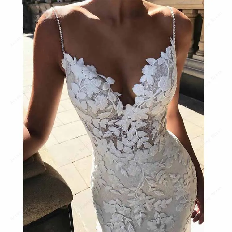 Spaghetti Straps V-Neck Wedding Dress Backless Mermaid Appliques Bridal Dress