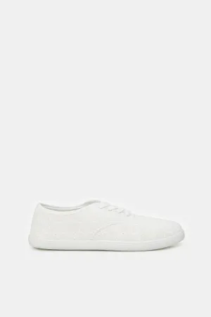 Women White Solid Anglaise Shoes