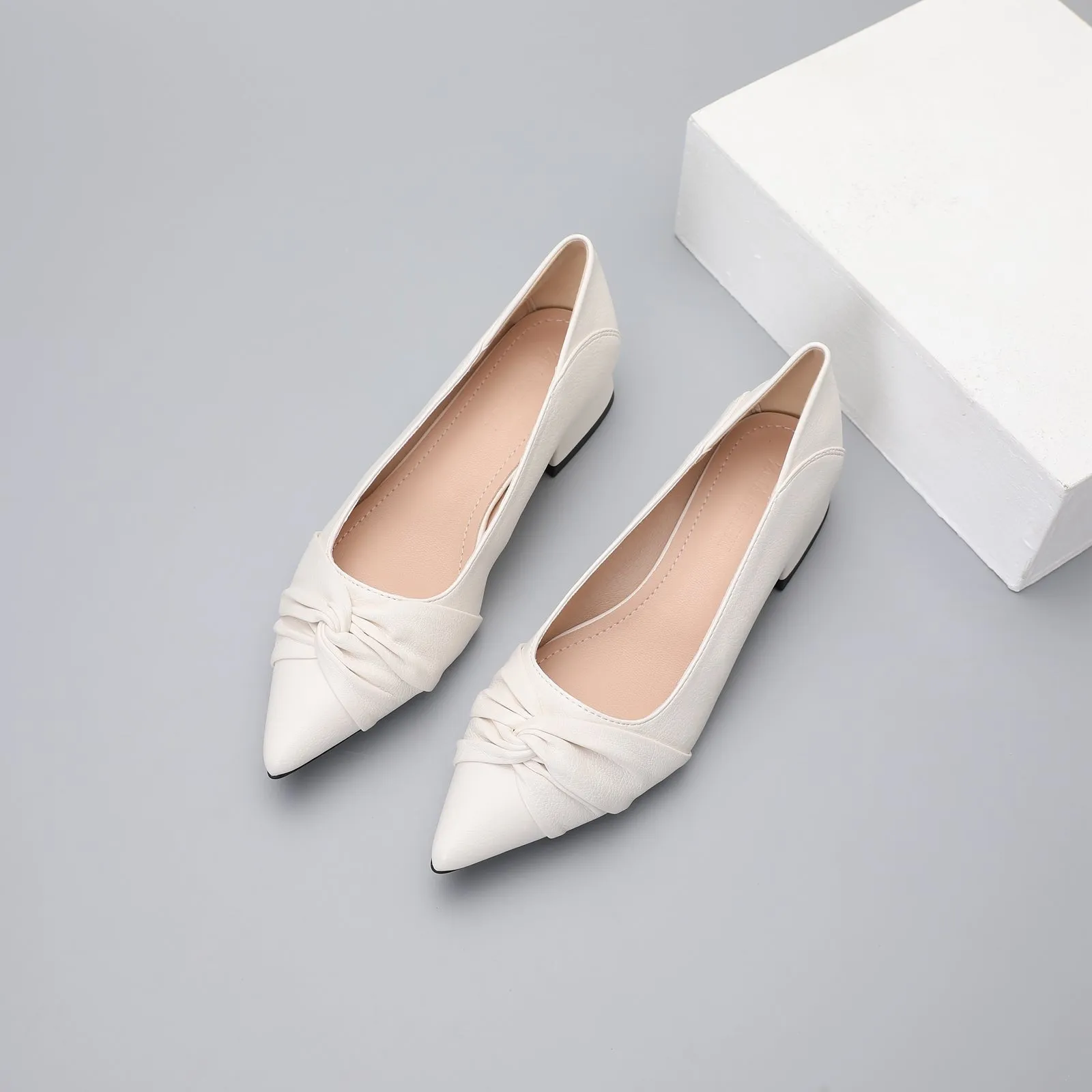 Women's Twist Knot Block Low Heels Pointed Toe Soft Sole Solid Color Slip Versatile Elegant Flat Shoes