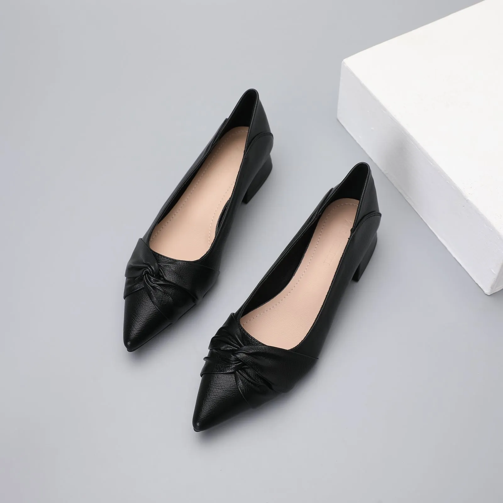 Women's Twist Knot Block Low Heels Pointed Toe Soft Sole Solid Color Slip Versatile Elegant Flat Shoes